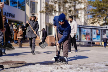 Фотография к новости: День очищения: на уборку улиц Астаны вышли более 600 деятелей культуры