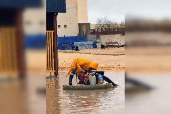 Фотография к новости: Дороги и дворы подтопило после дождя в Актау