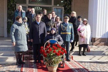 Фотография к новости: Под звуки военного оркестра поздравили столетнего ветерана в Щучинске