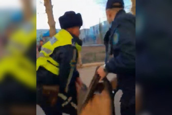 Фотография к новости: Отважные полицейские спасли из огня мужчину и ребенка в Кокшетау