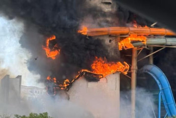 Фотография к новости: Крупнейший аквапарк горел в Абу-Даби