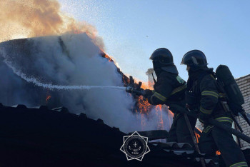 Фотография к новости: Крупный пожар на заброшенном складе потушили в Семее