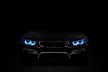 Фотография к новости: Авто с водителем рухнуло с пятого этажа многоуровнего паркинга