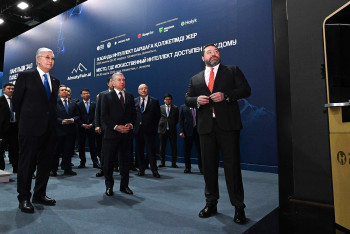 Фотография к новости: Михаил Ломтадзе презентовал главам государств Казахстана и Узбекистана сервисы Kaspi.kz