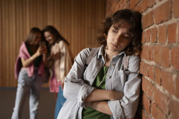 Фотография к новости: Детские разборки и преступность в школах: как положить конец избиениям на камеру