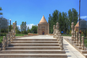 Фотография к новости: Суд вынес решение по торгующим возле мавзолея Айша-Биби