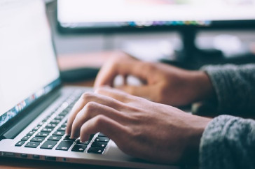 Фотография к новости: В России вышла первая газета, полностью созданная нейросетью