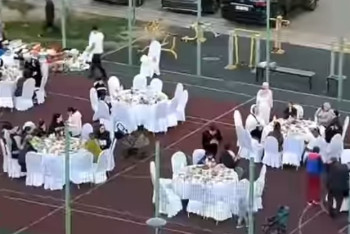 Фотография к новости: Креативный той на поле обсуждает Казнет