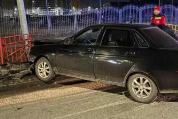 Фотография к новости: Автомобиль на скорости "влетел" в столб в Семее