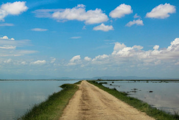 Фотография к новости: Тысячи людей в Акмолинской области не могут покинуть село из-за перелива