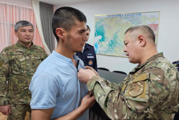 Фотография к новости: Мужчина из Тараза рискнул жизнью ради спасения людей из горящего авто