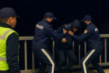 Фотография к новости: Спасение мужчины на мосту попало на видео в области Абай