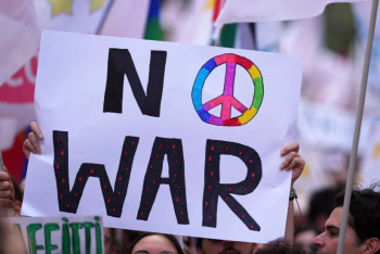 Фотография к новости: Тысячи людей вышли на улицы Рима против плана перевооружения ЕС