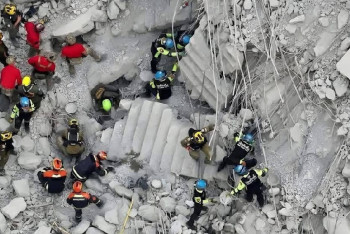 Фотография к новости: Землетрясение в Таиланде: из-под обломков небоскрёба до сих пор слышны крики о помощи