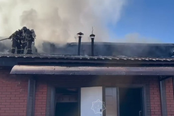 Фотография к новости: Банный комплекс потушили в Усть-Каменогорске