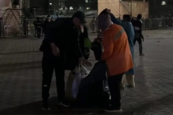 Фотография к новости: Жители Актау  очистили набережную от мусора после концерта