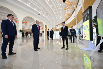 Фотография к новости: Токаев посетил многофункциональный комплекс  Tulip Hall
