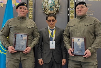 Фотография к новости: Казахстанские спецназовцы протащили самолет без техники и установили мировой рекорд