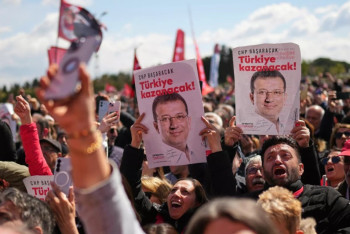 Фотография к новости: Заключённый в тюрьму мэр Стамбула Имамоглу предстал перед судом