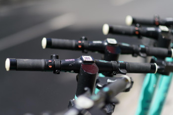 Фотография к новости: Фальшивые QR-коды на электросамокатах крадут данные казахстанцев