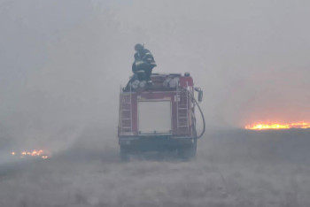 Фотография к новости: 400 сельчан эвакуировали из-за пожара в Абайской области