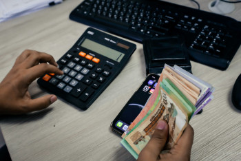 Фотография к новости: Депутат требует остановить незаконные списания вкладов "Отбасы банка"