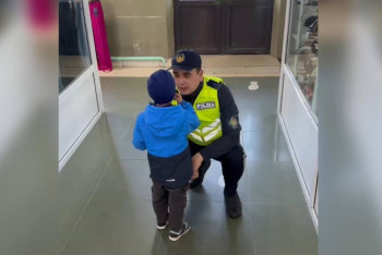 Фотография к новости: Полицейские вернули матери потерявшегося ребёнка в Кокшетау