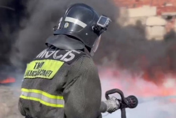 Фотография к новости: Крупный пожар на складе автозапчастей потушили в Астане