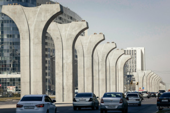 Фотография к новости: В Астане увеличат долю местных рабочих на строительстве LRT
