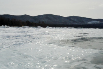 Фотография к новости: Выброс нефти из-подо льда произошёл на Байкале