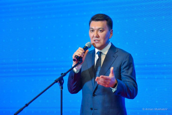 Фотография к новости: В Астане состоялась церемония запуска опроса "100 лучших книг"