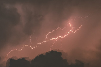 Фотография к новости: Гроза и туман: почти во всем Казахстане объявлено штормовое предупреждение