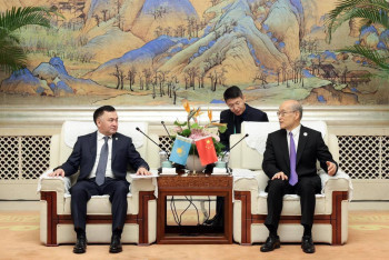 Фотография к новости: Суды ШОС в Ханчжоу: Казахстан поделился опытом цифровизации и ИИ