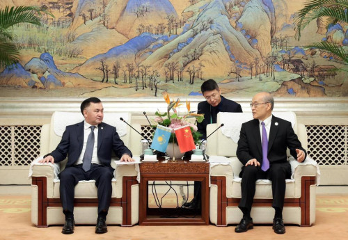 Фотография к новости: Суды ШОС в Ханчжоу: Казахстан поделился опытом цифровизации и ИИ