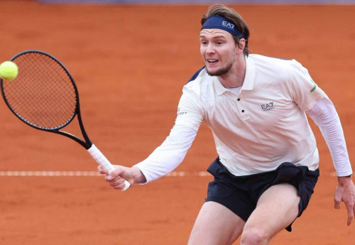 Фотография к новости: Бублик обыграл действующего чемпиона "Мастерса" в Мадриде