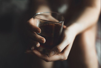 Фотография к новости: Женский алкоголизм - не приговор: что нужно знать казахстанцам, чтобы помочь