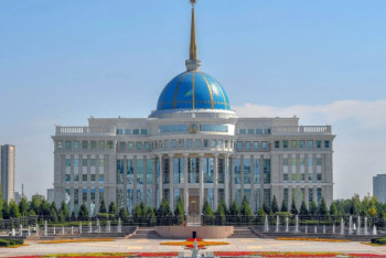 Фотография к новости: Токаев наградил Тлеухана Кабдрахманова орденом "Достық" І степени