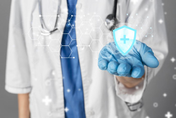 Фотография к новости: "Система остаётся, вопрос о заморозке не стоит": Минздрав ответил на критику ОСМС