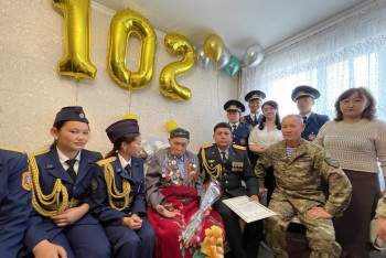 Фотография к новости: Снайпер, следователь, дедушка: ветерана ВОВ поздравили со 102-летием в Алматинской области