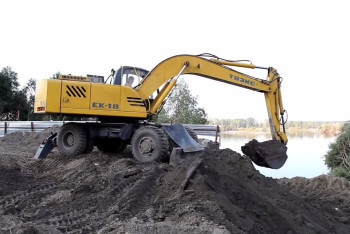 Фотография к новости: Казахстан расчищает 2000 км каналов перед поливным сезоном