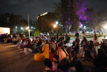 Фотография к новости: Отечественные фильмы под открытым небом начали показывать в Алматы