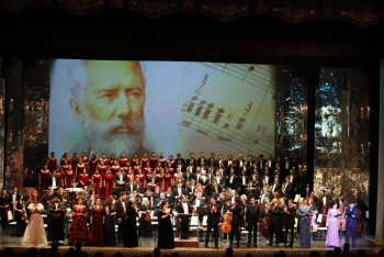 Фотография к новости: Чайковский в Алматы: театр Абая собрал звёзд сцены на юбилей композитора