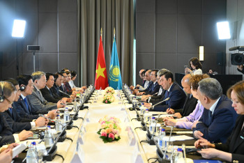 Фотография к новости: Спикер мажилиса встретился с Генеральным секретарём Компартии Вьетнама