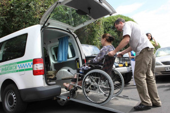 Фотография к новости: 138 тысяч поездок инватакси через агрегаторы: как новый проект помогает людям с инвалидностью