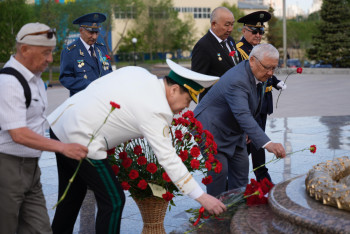 Фотография к новости: Сотрудники и ветераны АФМ  почтили память героев у монумента "Отан Ана"