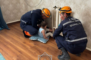 Фотография к новости: Застрявшую в батарее трёхлетнюю девочку спасли в Кызылорде