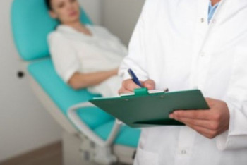 Фотография к новости: У мамы было так же: врач-гинеколог назвала симптомы, которые женщины годами игнорируют