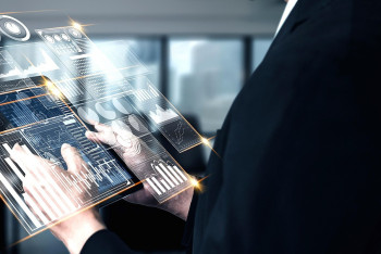 Фотография к новости: Не стоит ждать, пока искусственный интеллект сам напишет закон и сам его примет — депутат