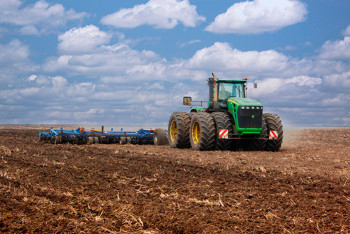 Фотография к новости: Посевная-2025 набирает обороты: засеяно более 7 миллионов гектаров