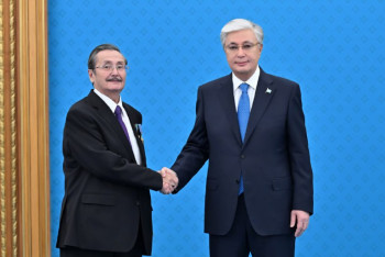 Фотография к новости: Кайрату Байбосынову присвоили звание "Қазақстанның Еңбек Ері"